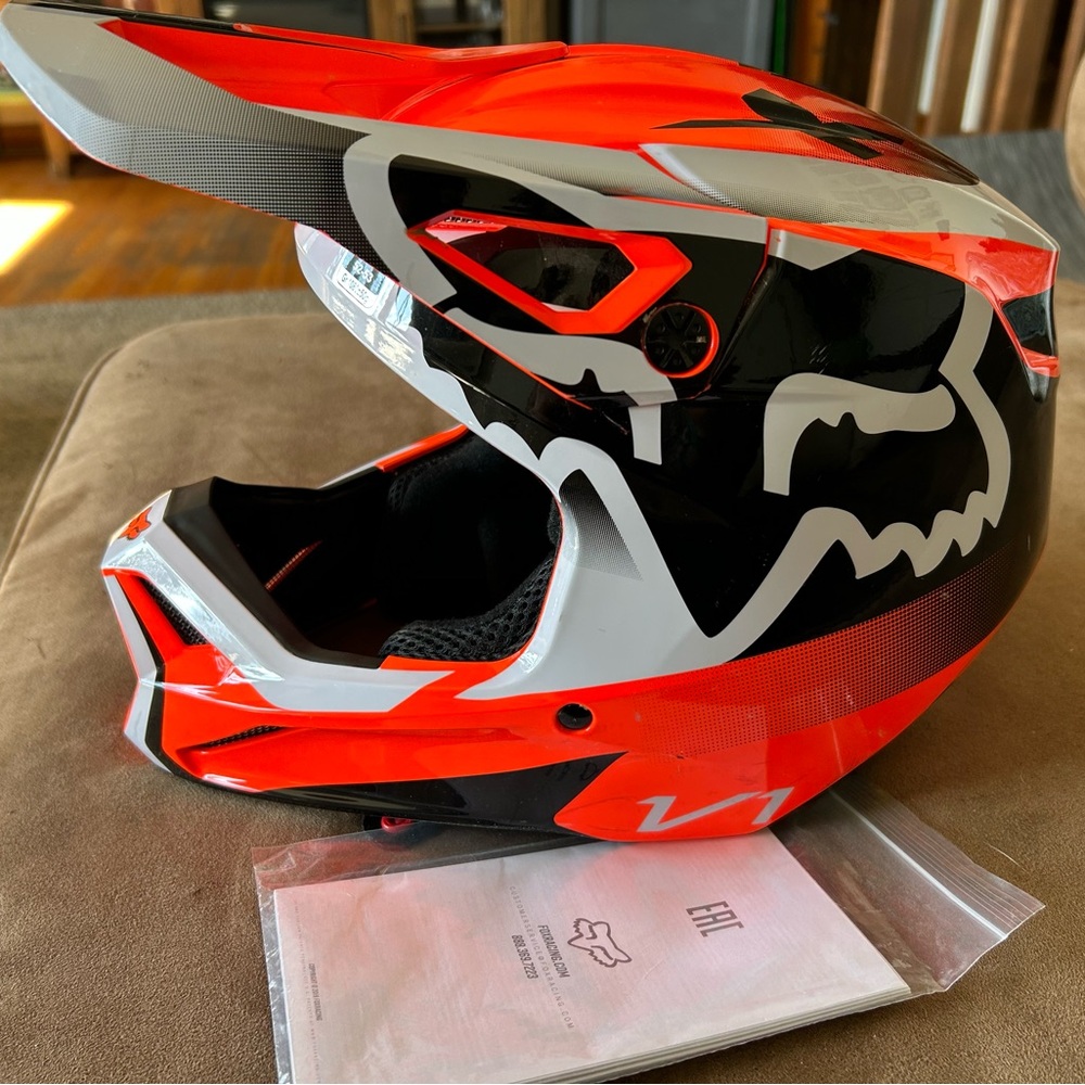 Youth Fox Racing V1 Full Face Helmet - Red, Black & White